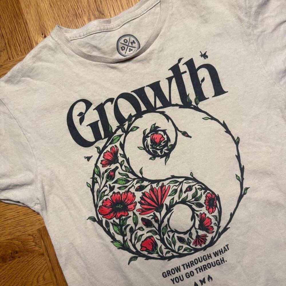 D.O.M. Growth Floral Yin Yang Graphic T-Shirt Small